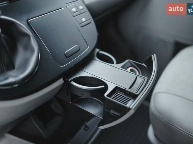 Черный Фольксваген Мультиван, объемом двигателя 2.47 л и пробегом 201 тыс. км за 14000 $, фото 19 на Automoto.ua