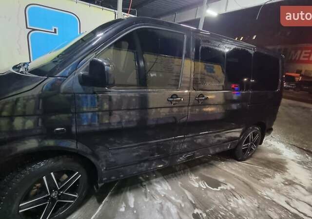 Чорний Фольксваген Мультиван, об'ємом двигуна 2.5 л та пробігом 290 тис. км за 13500 $, фото 2 на Automoto.ua