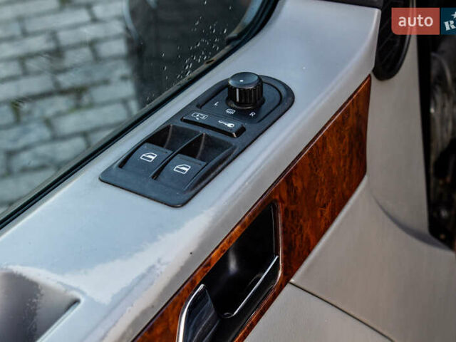 Черный Фольксваген Мультиван, объемом двигателя 2.5 л и пробегом 354 тыс. км за 13900 $, фото 31 на Automoto.ua