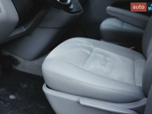 Черный Фольксваген Мультиван, объемом двигателя 2.47 л и пробегом 201 тыс. км за 14000 $, фото 11 на Automoto.ua