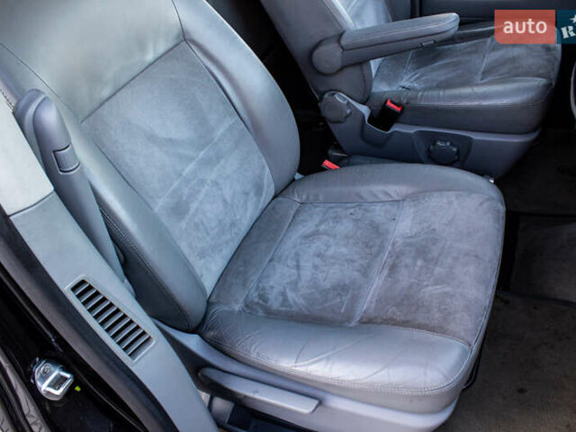 Черный Фольксваген Мультиван, объемом двигателя 2.5 л и пробегом 354 тыс. км за 13900 $, фото 25 на Automoto.ua