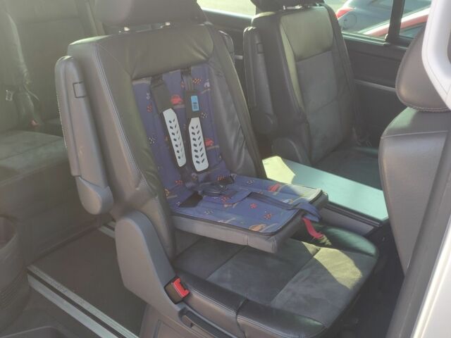 Черный Фольксваген Мультиван, объемом двигателя 1.6 л и пробегом 170 тыс. км за 16000 $, фото 18 на Automoto.ua