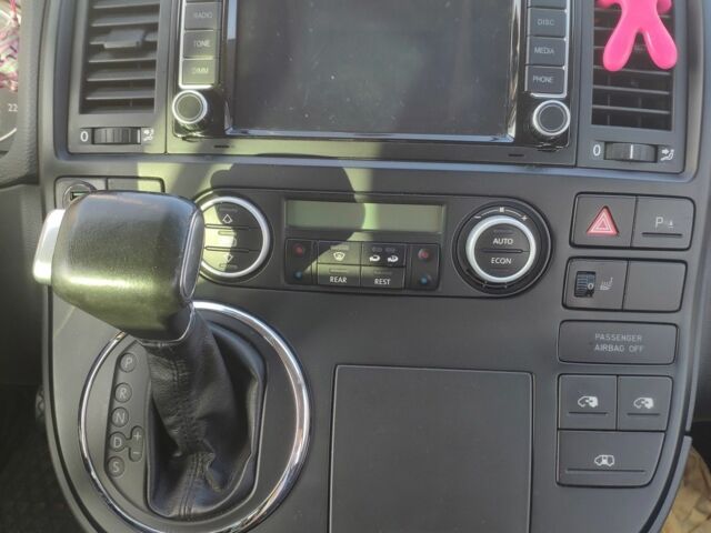 Черный Фольксваген Мультиван, объемом двигателя 1.6 л и пробегом 170 тыс. км за 16000 $, фото 16 на Automoto.ua