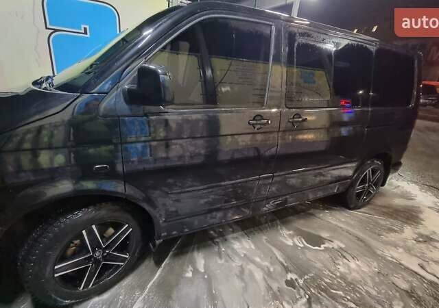 Чорний Фольксваген Мультиван, об'ємом двигуна 2.5 л та пробігом 290 тис. км за 13500 $, фото 3 на Automoto.ua