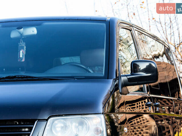 Черный Фольксваген Мультиван, объемом двигателя 2.5 л и пробегом 354 тыс. км за 13900 $, фото 7 на Automoto.ua