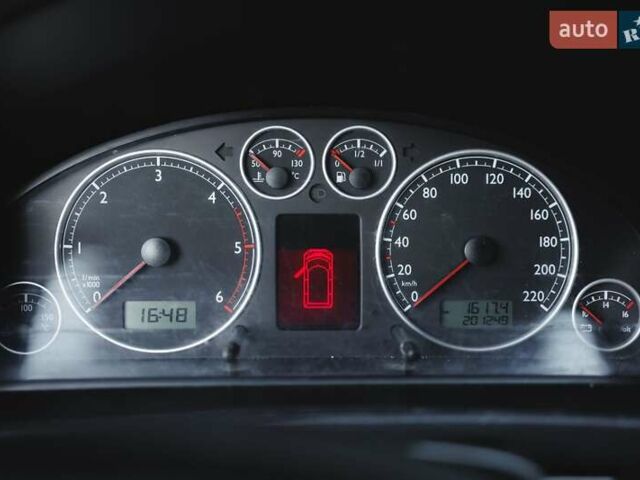 Черный Фольксваген Мультиван, объемом двигателя 2.47 л и пробегом 201 тыс. км за 14000 $, фото 17 на Automoto.ua