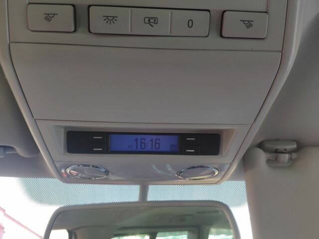 Черный Фольксваген Мультиван, объемом двигателя 1.6 л и пробегом 170 тыс. км за 16000 $, фото 14 на Automoto.ua