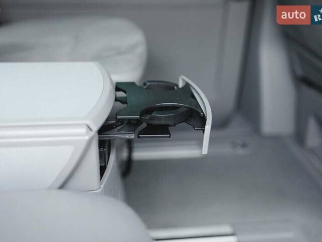 Черный Фольксваген Мультиван, объемом двигателя 2.47 л и пробегом 201 тыс. км за 14000 $, фото 1 на Automoto.ua