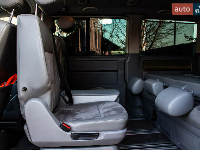 Черный Фольксваген Мультиван, объемом двигателя 2.5 л и пробегом 354 тыс. км за 13900 $, фото 27 на Automoto.ua