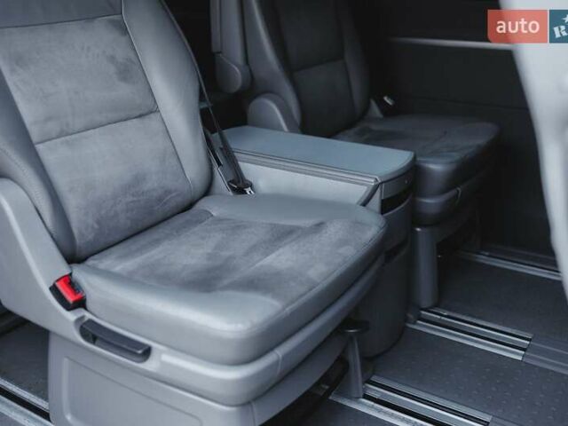 Черный Фольксваген Мультиван, объемом двигателя 2.47 л и пробегом 201 тыс. км за 14000 $, фото 15 на Automoto.ua