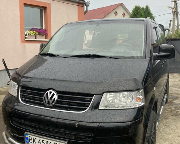 Черный Фольксваген Мультиван, объемом двигателя 2.46 л и пробегом 350 тыс. км за 18500 $, фото 4 на Automoto.ua
