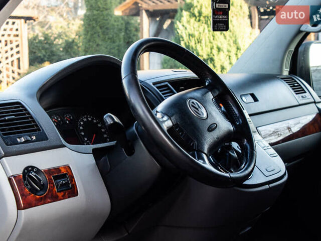 Черный Фольксваген Мультиван, объемом двигателя 2.5 л и пробегом 354 тыс. км за 13900 $, фото 30 на Automoto.ua