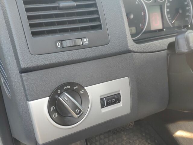 Черный Фольксваген Мультиван, объемом двигателя 1.6 л и пробегом 170 тыс. км за 16000 $, фото 7 на Automoto.ua