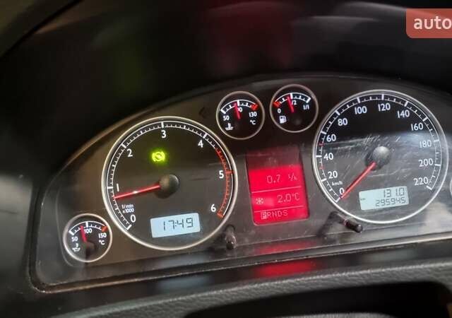 Чорний Фольксваген Мультиван, об'ємом двигуна 2.5 л та пробігом 290 тис. км за 13500 $, фото 8 на Automoto.ua