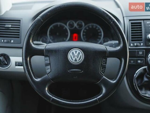 Черный Фольксваген Мультиван, объемом двигателя 2.47 л и пробегом 201 тыс. км за 14000 $, фото 6 на Automoto.ua