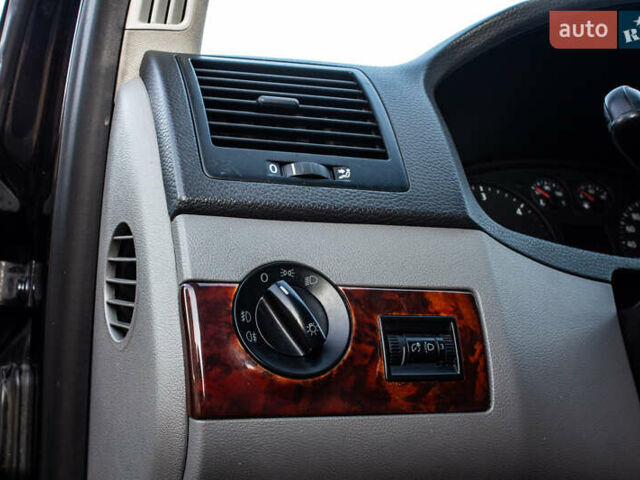 Черный Фольксваген Мультиван, объемом двигателя 2.5 л и пробегом 354 тыс. км за 13900 $, фото 32 на Automoto.ua