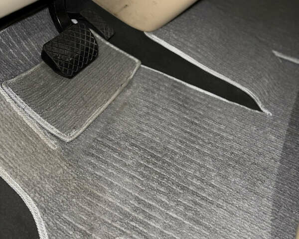 Черный Фольксваген Мультиван, объемом двигателя 3.19 л и пробегом 70 тыс. км за 27000 $, фото 10 на Automoto.ua