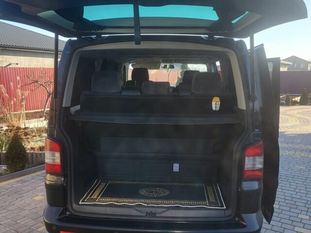 Черный Фольксваген Мультиван, объемом двигателя 2.5 л и пробегом 428 тыс. км за 10700 $, фото 9 на Automoto.ua