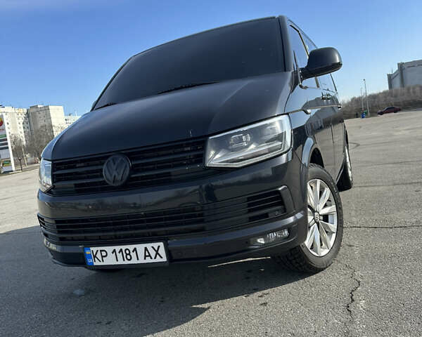 Черный Фольксваген Мультиван, объемом двигателя 2.46 л и пробегом 327 тыс. км за 17500 $, фото 1 на Automoto.ua