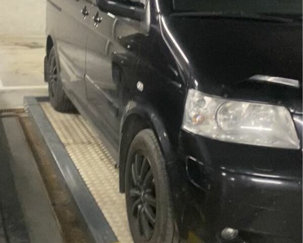 Чорний Фольксваген Мультиван, об'ємом двигуна 3.2 л та пробігом 215 тис. км за 19101 $, фото 4 на Automoto.ua