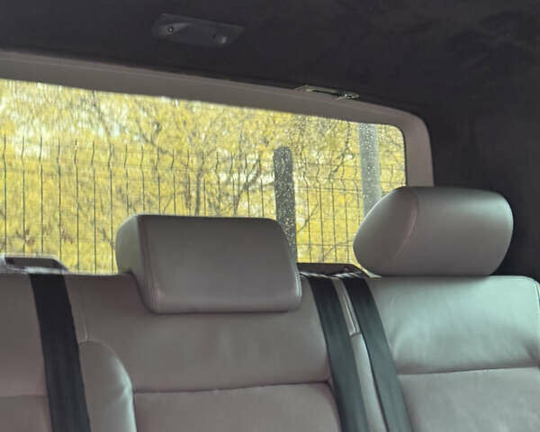 Чорний Фольксваген Мультиван, об'ємом двигуна 2.5 л та пробігом 330 тис. км за 15500 $, фото 1 на Automoto.ua