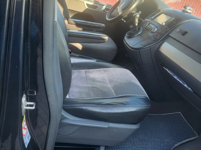 Черный Фольксваген Мультиван, объемом двигателя 2.5 л и пробегом 428 тыс. км за 10700 $, фото 15 на Automoto.ua