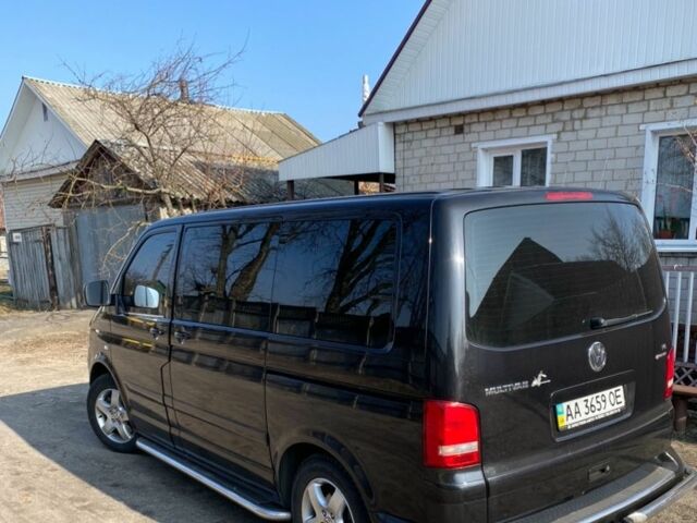 Чорний Фольксваген Мультиван, об'ємом двигуна 3.2 л та пробігом 215 тис. км за 19101 $, фото 3 на Automoto.ua