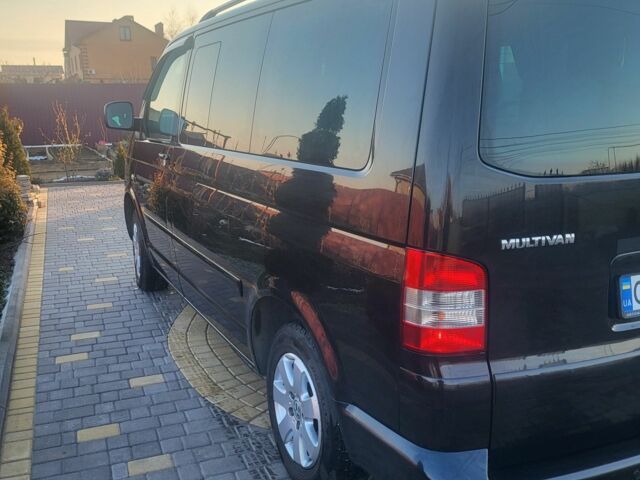 Черный Фольксваген Мультиван, объемом двигателя 2.5 л и пробегом 428 тыс. км за 10700 $, фото 2 на Automoto.ua