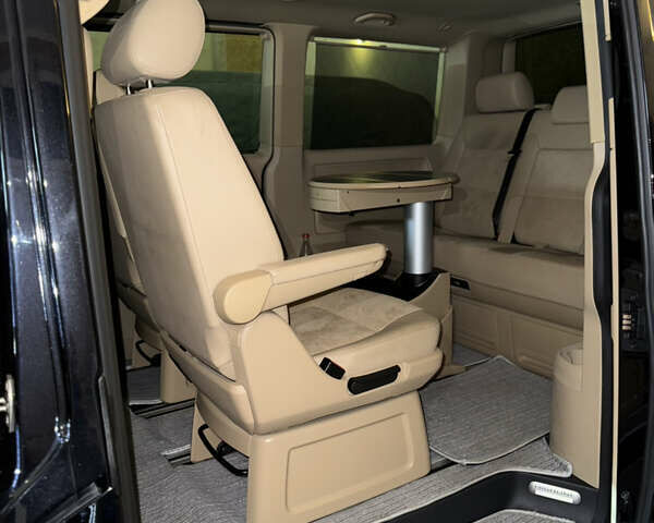 Черный Фольксваген Мультиван, объемом двигателя 3.19 л и пробегом 70 тыс. км за 27000 $, фото 13 на Automoto.ua