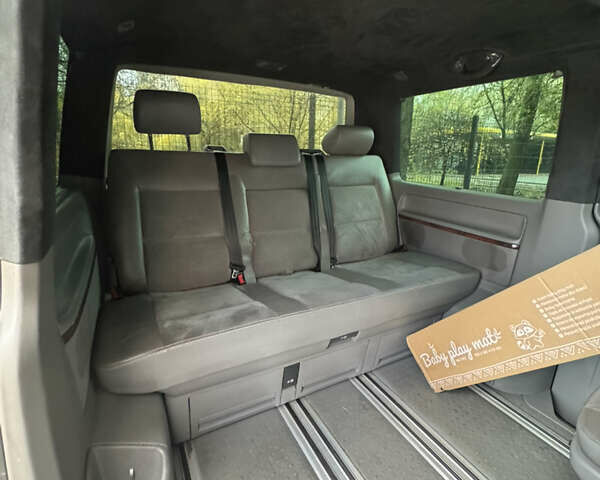 Чорний Фольксваген Мультиван, об'ємом двигуна 2.5 л та пробігом 330 тис. км за 15500 $, фото 2 на Automoto.ua