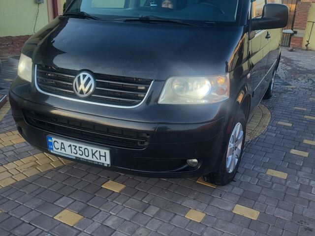 Черный Фольксваген Мультиван, объемом двигателя 2.5 л и пробегом 428 тыс. км за 10700 $, фото 1 на Automoto.ua