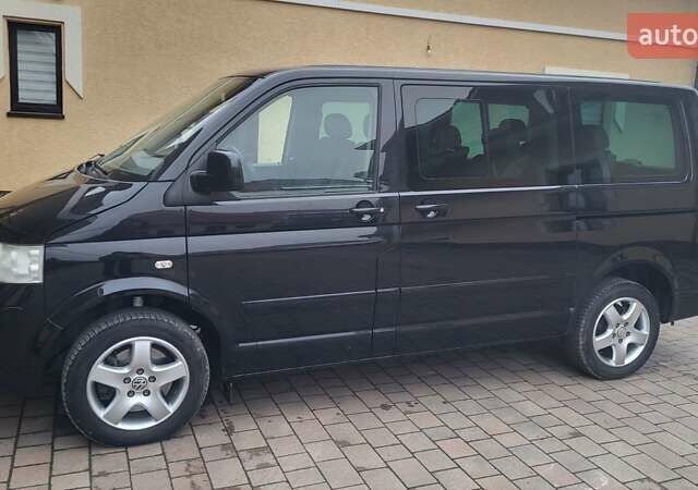 Черный Фольксваген Мультиван, объемом двигателя 3.2 л и пробегом 325 тыс. км за 12000 $, фото 2 на Automoto.ua