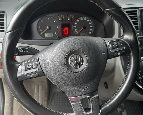 Чорний Фольксваген Мультиван, об'ємом двигуна 2.5 л та пробігом 330 тис. км за 15500 $, фото 6 на Automoto.ua