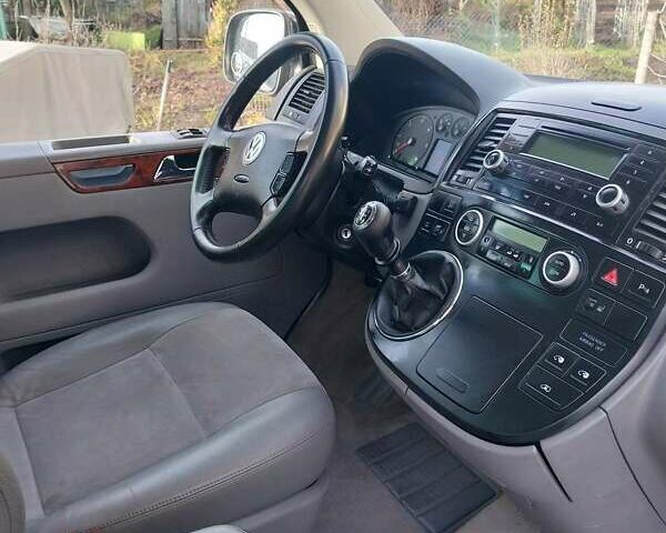 Чорний Фольксваген Мультиван, об'ємом двигуна 2.5 л та пробігом 267 тис. км за 19200 $, фото 20 на Automoto.ua