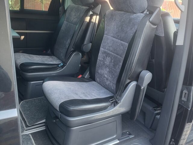 Черный Фольксваген Мультиван, объемом двигателя 2.5 л и пробегом 428 тыс. км за 10700 $, фото 12 на Automoto.ua