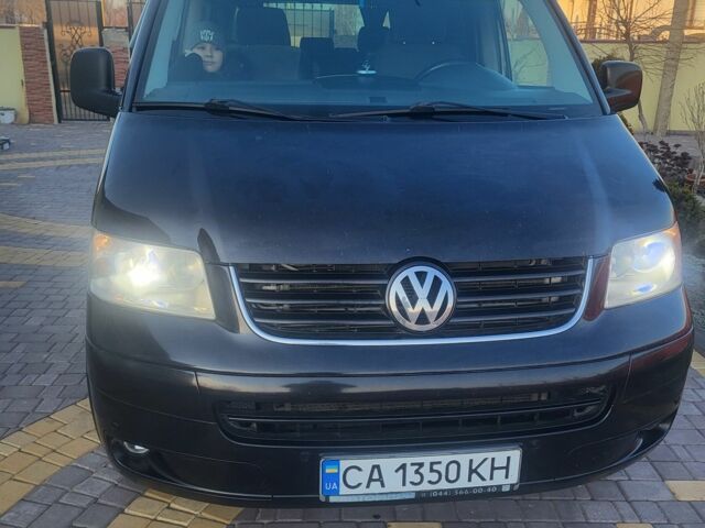 Черный Фольксваген Мультиван, объемом двигателя 2.5 л и пробегом 428 тыс. км за 10700 $, фото 4 на Automoto.ua