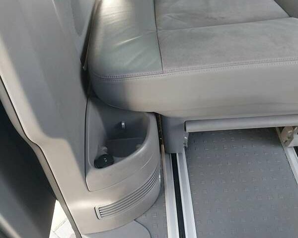 Чорний Фольксваген Мультиван, об'ємом двигуна 2.5 л та пробігом 267 тис. км за 19200 $, фото 17 на Automoto.ua