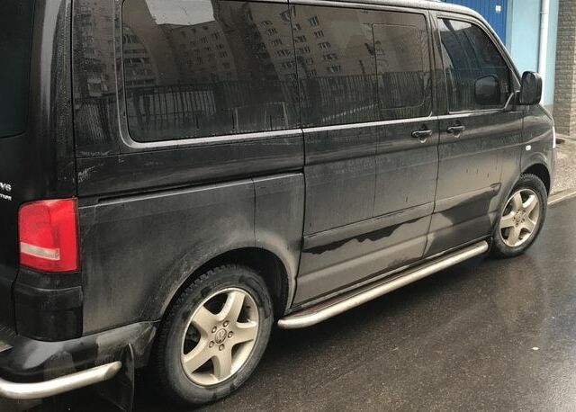 Чорний Фольксваген Мультиван, об'ємом двигуна 3.2 л та пробігом 215 тис. км за 19101 $, фото 2 на Automoto.ua