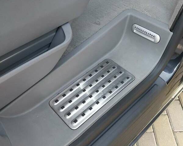 Чорний Фольксваген Мультиван, об'ємом двигуна 2.5 л та пробігом 267 тис. км за 19200 $, фото 15 на Automoto.ua