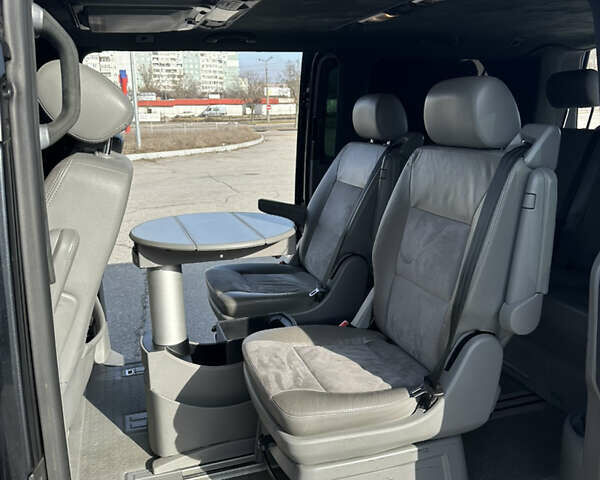 Черный Фольксваген Мультиван, объемом двигателя 2.46 л и пробегом 327 тыс. км за 17500 $, фото 9 на Automoto.ua