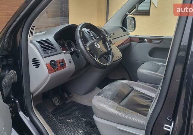 Черный Фольксваген Мультиван, объемом двигателя 3.2 л и пробегом 325 тыс. км за 12000 $, фото 7 на Automoto.ua