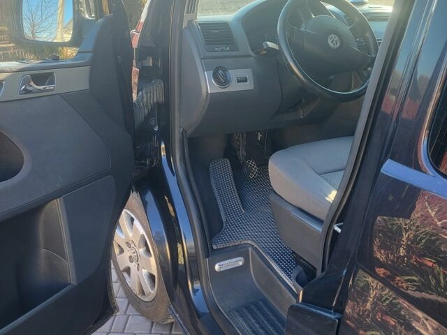 Черный Фольксваген Мультиван, объемом двигателя 2.5 л и пробегом 428 тыс. км за 10700 $, фото 6 на Automoto.ua