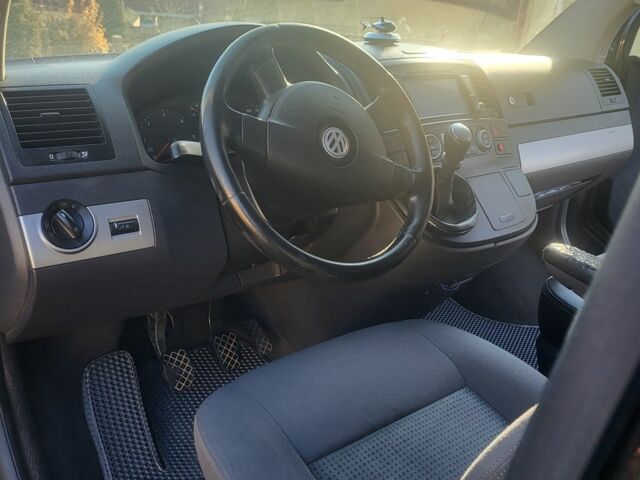 Черный Фольксваген Мультиван, объемом двигателя 2 л и пробегом 432 тыс. км за 13000 $, фото 4 на Automoto.ua