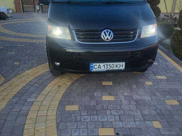 Черный Фольксваген Мультиван, объемом двигателя 2 л и пробегом 432 тыс. км за 13000 $, фото 2 на Automoto.ua