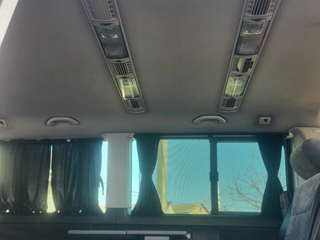 Черный Фольксваген Мультиван, объемом двигателя 2 л и пробегом 432 тыс. км за 13000 $, фото 7 на Automoto.ua