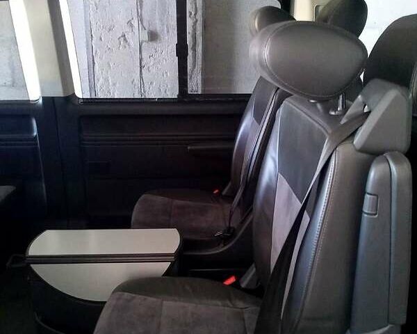 Черный Фольксваген Мультиван, объемом двигателя 2 л и пробегом 215 тыс. км за 18500 $, фото 7 на Automoto.ua