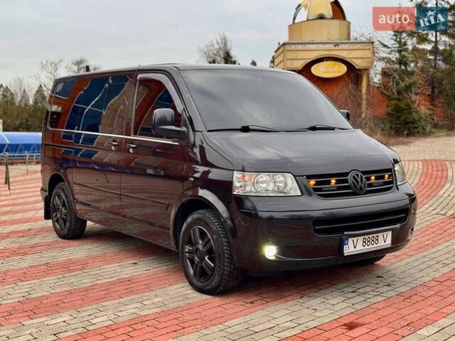 Черный Фольксваген Мультиван, объемом двигателя 2.46 л и пробегом 400 тыс. км за 18500 $, фото 2 на Automoto.ua