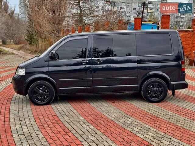 Черный Фольксваген Мультиван, объемом двигателя 2.46 л и пробегом 400 тыс. км за 18500 $, фото 4 на Automoto.ua