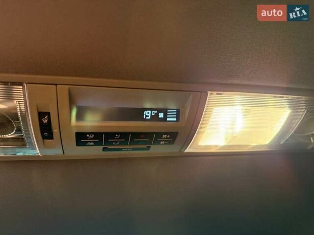 Черный Фольксваген Мультиван, объемом двигателя 1.97 л и пробегом 308 тыс. км за 20000 $, фото 18 на Automoto.ua