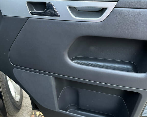 Черный Фольксваген Мультиван, объемом двигателя 1.98 л и пробегом 365 тыс. км за 19999 $, фото 43 на Automoto.ua